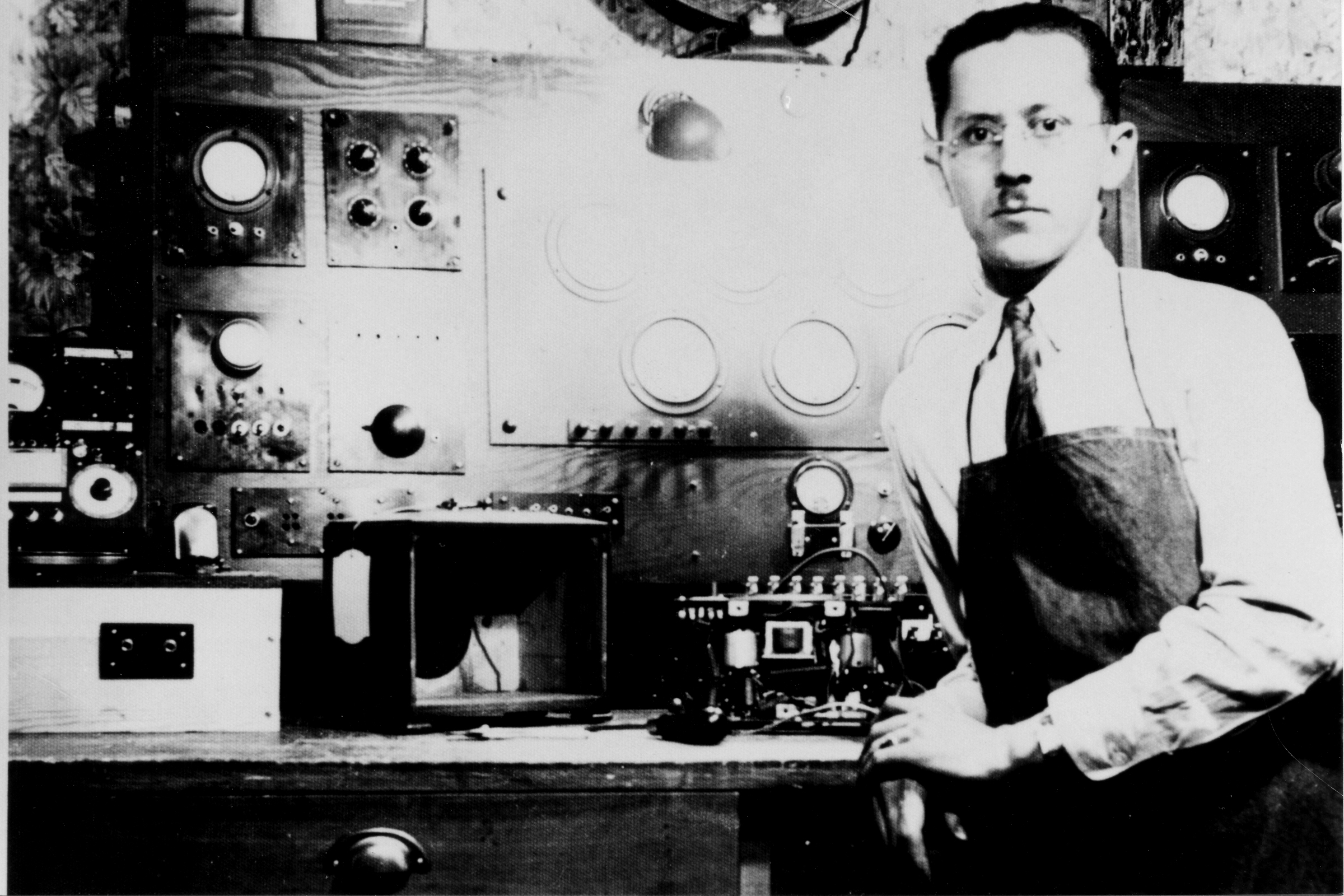 Barney Ellis with ham radio gear in 1927